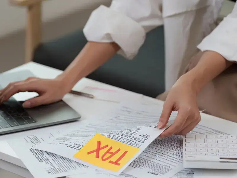 Remote worker reviewing taxes and the 183-day residency rule